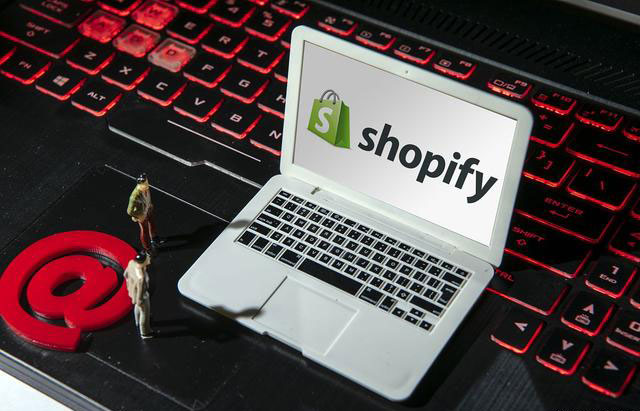 定制外貿(mào)獨立站商城和選擇Shopify建站大比拼，一擼到底！